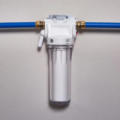Vista 3 de GE Sistema de filtración de agua para toda la casa y filtro básico Reduce los sedimentos, el óxido y más Kit de instalación y accesorios