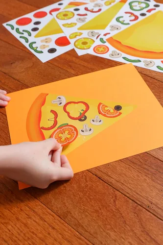 Vista 2 de 24 calcomanías de pizza para niños (tamaño grande de 8.5 x 11 pulgadas), ideal para fiestas de pizza y noches familiares de pizza, deja que tus