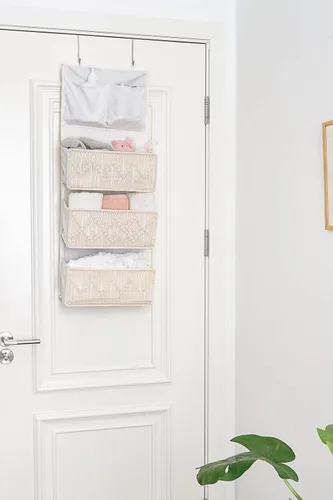 Vista 2 de Mkono Organizador de macramé sobre la puerta, decoración bohemia para colgar del cuarto de bebé, con 3 bolsillos grandes tejidos, organizador
