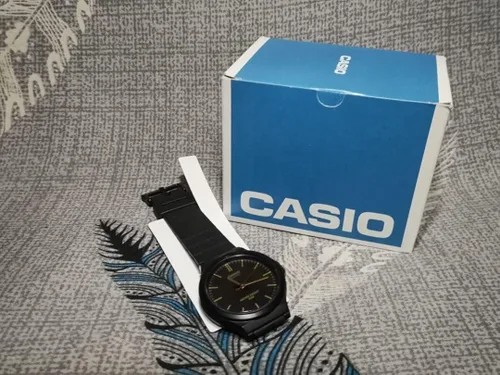 Vista 5 de Casio MW240-1E2V - Reloj de cuarzo japonés de resina negra para hombre