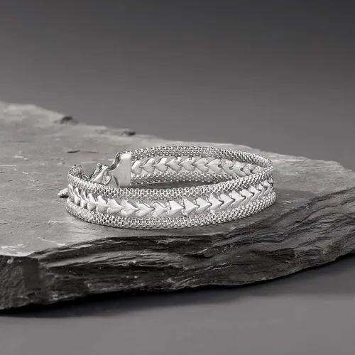 Vista 3 de Ross-Simons - Pulsera con diseño de corazón de plata italiana