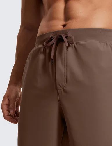 Vista 5 de CRZ YOGA Pantalones cortos de entrenamiento elásticos en cuatro direcciones para hombre, 7 pulgadas, suaves, duraderos, casuales, con bolsillos