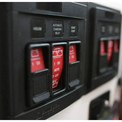 Vista 2 de Blue Sea Systems Panel de control remoto 1147 para interruptores de la serie ML y relés automáticos