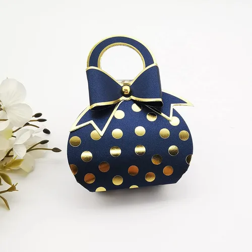 Vista 6 de 50 piezas de bolsas con lazo decorativo verde y dorado con lunares de papel metalizado dorado, cajas de regalos de boda para dulces con lazo y asa