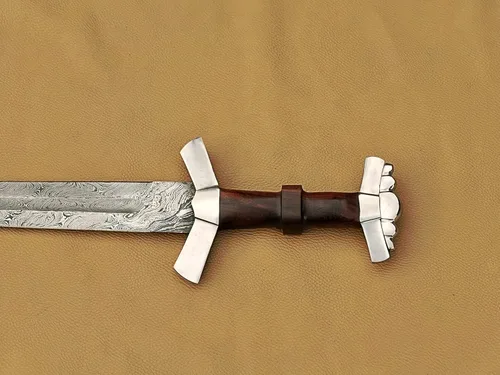 Vista 4 de Espada vikinga de acero de Damasco hecha a mano con mango de madera de rosa Espada medieval con vaina.