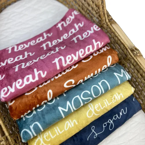 Vista 11 de Girls Love A Monogram Se envía al día siguiente- Mantas personalizadas azules para bebé niño con nombre - Impreso en Estados Unidos - Manta