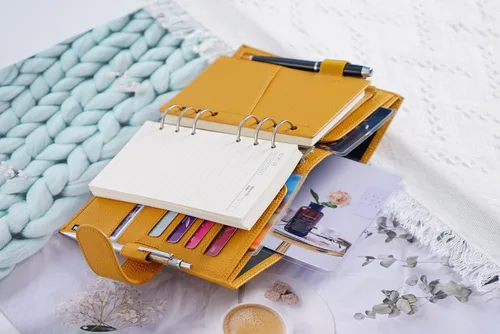 Vista 5 de Moterm Personal Luxe - Planificador de anillos – Organizador de carpeta de cuero genuino (Pebble-Mustard, anillo de 1.181 in)