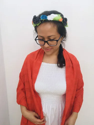 Vista 4 de Typical Mexican orange Rebozo 2.4 meters 95 inches (including fringes) modelo deshilado