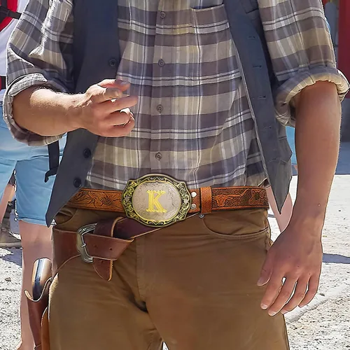 Vista 4 de RechicGu Cinturones occidentales para hombres y mujeres, letra inicial con hebilla grande con cuero marrón de cuerno largo, cinturón vaquero grabado