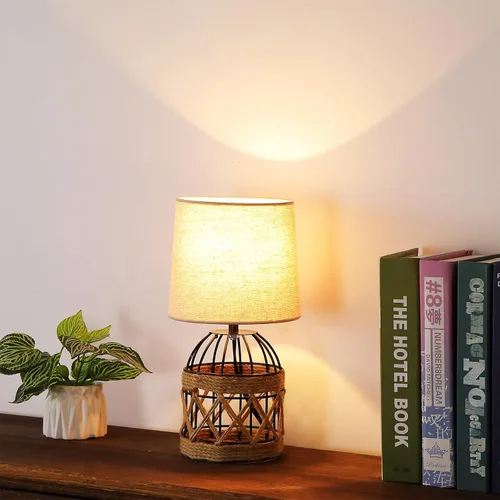 Vista 7 de Lámpara de mesa bohemia para dormitorio, pequeña lámpara de noche con base de jaula de metal de ratán y pantalla de lino, lámpara de mesita de noche