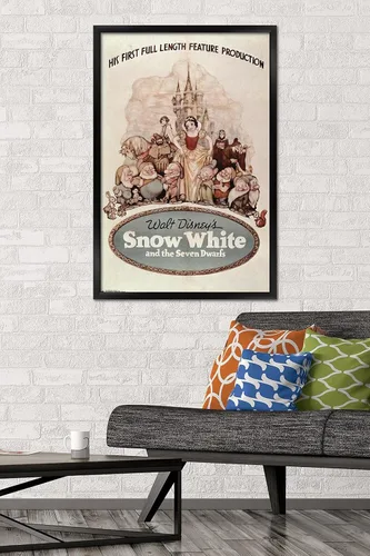 Vista 2 de Trends International Disney Snow White - Póster de pared de una hoja, 24.00 x 36.00 pulgadas, versión enmarcada en negro