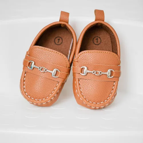Vista 4 de Aploxphy Mocasines clásicos para bebés, niñas y niños, zapatos de vestir Oxford para bebés y niñas, zapatos de vestir para precaminantes, mocasines