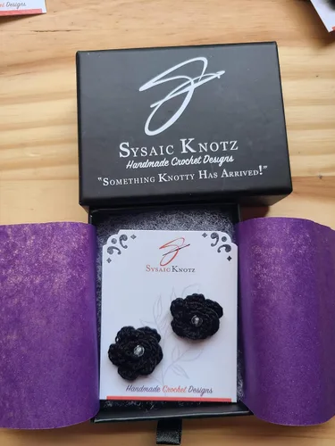 Vista 2 de Aretes de rosa para mujer, aretes de flor de moda con cristal de cuarzo transparente