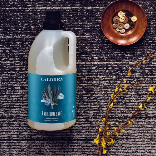 Vista 5 de Caldrea Detergente líquido para ropa, eficaz para todas las telas y todas las temperaturas, aroma a salvia azul albahaca, 64 onzas
