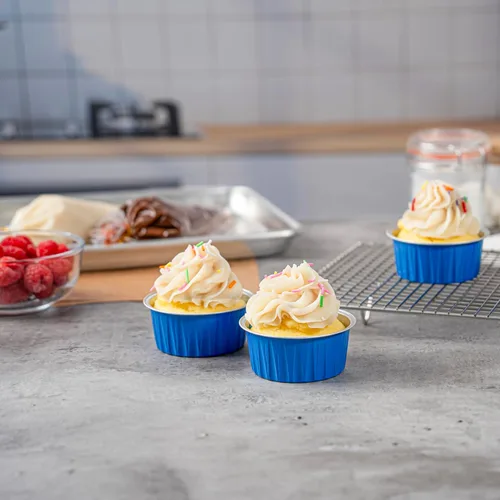 Vista 3 de Restaurantware Ramekins desechables de 4 onzas, 100 vasos desechables redondos de crema brulee, aptos para horno, para magdalenas y magdalenas