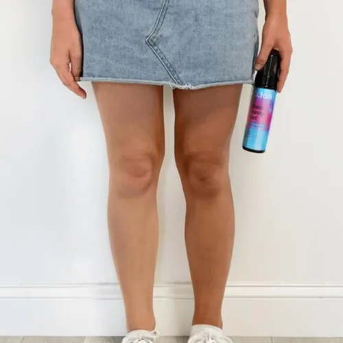 Vista 5 de b.tan Dark Self Tanner Mousse Disco Candy Tan - Mejor espuma bronceadora sin sol exprés de 1 hora, perfumada a caramelo, a prueba de sudor