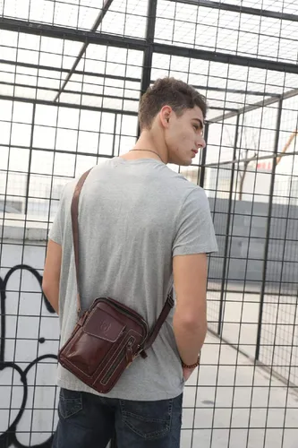 Vista 7 de BULLCAPTAIN Bolso bandolera de cuero genuino para mujeres y hombres, bolsa cruzada de hombro pequeña para hombres, bolsa de mensajero de viaje