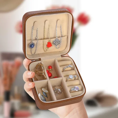 Vista 8 de KElofoN Organizador de joyas de viaje, joyero de viaje, caja organizadora de joyas pequeña para niñas y mujeres (1, marrón)