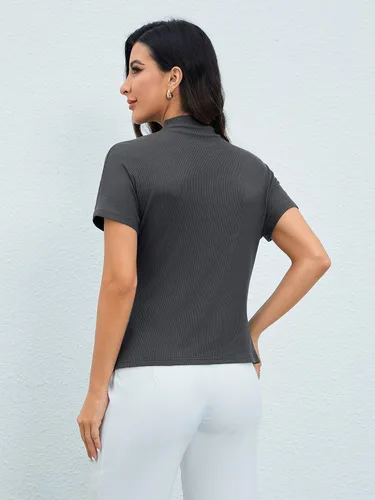 Vista 9 de OYOANGLE Camiseta de manga corta con cuello alto falso y fruncido para mujer