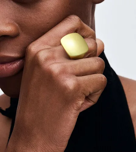 Vista 2 de Anillos de oro y plata para mujer, anillos gruesos chapados en oro, anillos cuadrados de metal ancho, joyería de disfraz de cóctel