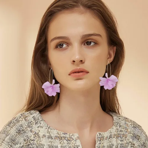 Vista 3 de Pendientes colgantes de pétalos de flores de resina bohemia, hechos a mano, grandes y largos, con forma de rosa, de acrílico, para fiesta de verano