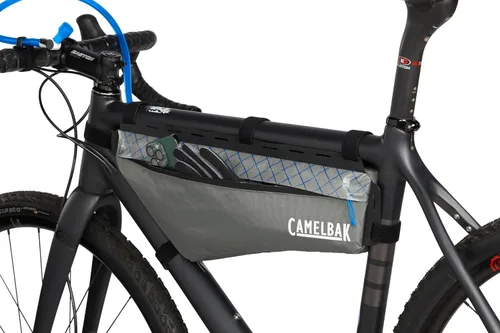 Vista 5 de CamelBak M.U.L.E. Bikepacking - Paquete de marcos triangulares impermeables con depósito de hidratación rápida de 2 litros, almacenamiento seguro