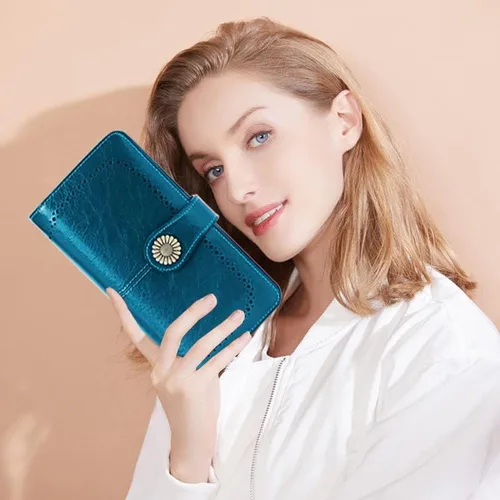 Vista 6 de Large Capacity RFID Blocking Genuine Leather Wallets for Women with Wristlet Trifold Ladies Billfold with Zipper by UMODE