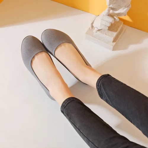 Vista 5 de Ataiwee Women's Wide Width Flat Shoes - Ladies Office Round Toe Suede Work Ballet Flats.