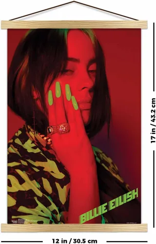 Vista 2 de Scorpio Posters Billie Eilish - Rojo - Licencia oficial - Mini póster - 11 x 17 pulgadas - con soporte para póster de madera natural