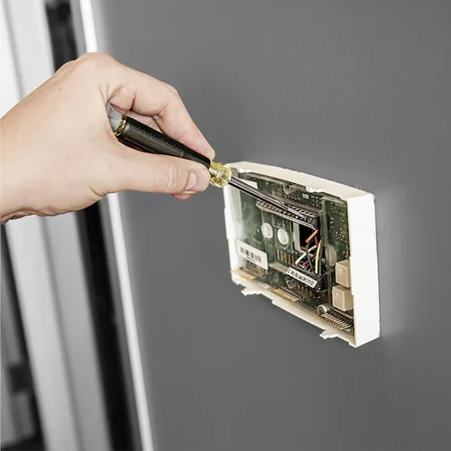 Vista 9 de Klein Tools 32500SDKIT Juego de destornilladores y tuercas multipuntas con asas de agarre acolchado, incluye controladores electrónicos rechonchos