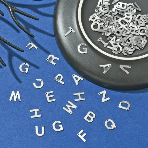 Vista 7 de DanLingJewelry 150 – 200 dijes de letras aleatorias de acero inoxidable 304 mezclados del alfabeto A-Z, surtidos para fabricación de joyas