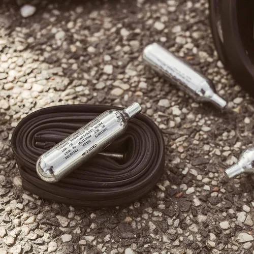Vista 4 de CyclingDeal - paquetes de cartuchos de CO2 roscados de 6 o 12 o 20 o 30 x 0.56 oz (16g), repuesto para bombas de bicicleta y bombas de CO2 – Gran
