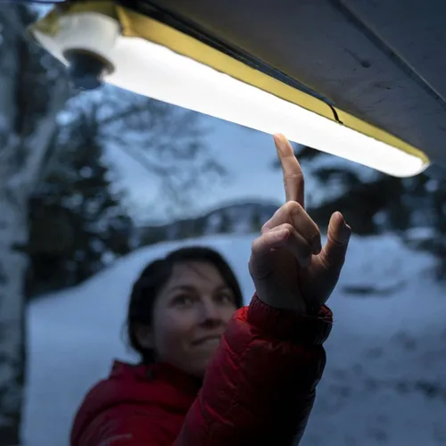 Vista 7 de KLYMIT Everglow - Tubo de luz LED Linterna de campamento portátil e inflable para seguridad al aire libre, resistente al agua, perfecta