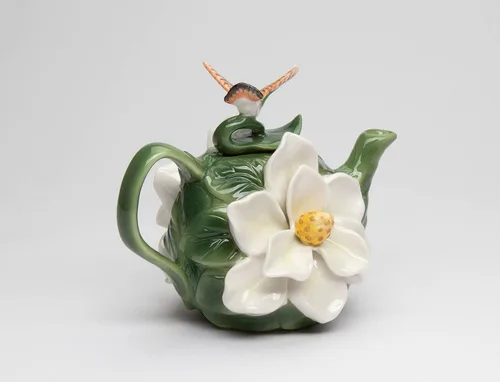 Vista 6 de Tetera de colibrí de porcelana fina con flor de magnolia, 6-1/8" L