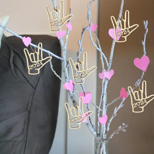 Vista 6 de Adorno de Navidad con texto en inglés «I Love You» ASL, adorno de Navidad, recuerdo de madera, regalo para padre, madre, amor, marido, esposa, hijo