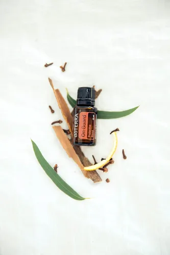 Vista 3 de doTERRA On Guard Aceite Esencial Mezcla Protectora - 0.5 fl oz