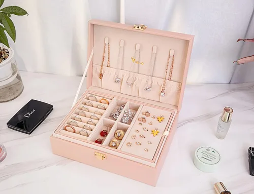 Vista 4 de Voova - Joyero organizador para mujeres y niñas, 2 capas de almacenamiento de joyas grandes para hombres, soporte para joyas de piel sintética