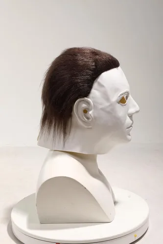 Vista 3 de Máscara de terror de Halloween, máscara de látex blanco de lujo de cabeza completa con cabello negro, accesorio de disfraz