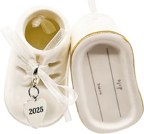 Vista 9 de Adorno navideño de zapato de bebé 2024 – Adorno de botines de bebé personalizados blancos – Adorno de zapato de bebé – Primera Navidad del bebé