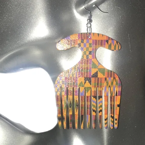 Vista 3 de Pendientes de peine Afro Pick (multicolor), Madera, No es una piedra preciosa