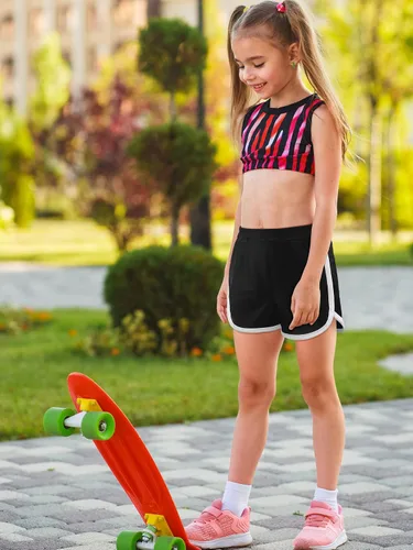 Vista 7 de Poroka Paquete de 3 pantalones cortos de correr para niñas, pantalones cortos deportivos de delfín con bolsillos, de secado rápido, pantalones