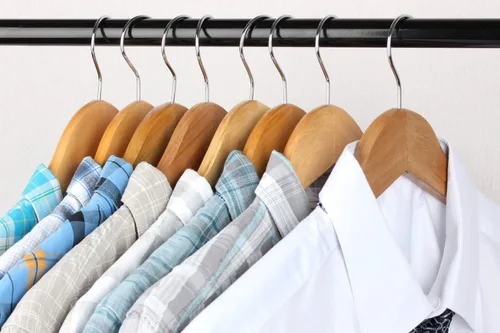 Vista 9 de AMKUFO Perchas de madera para trajes, paquete de 20 perchas de madera antideslizantes con muescas lisas de corte de finlandés, gancho giratorio