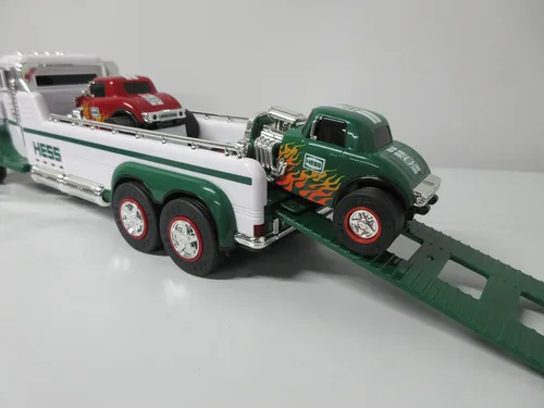 Vista 7 de Hess Camión de juguete 2022 Camión plano y Hot Rods