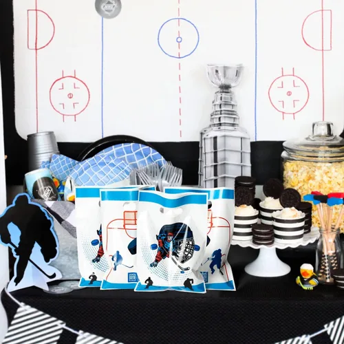 Vista 5 de 50 bolsas de plástico para recuerdos de fiesta de hockey, linda bolsa de regalo con asas con temática de hockey para niños, suministros
