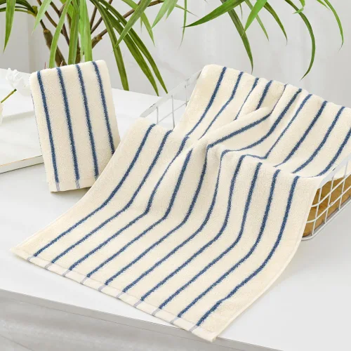 Vista 2 de YiLUOMO Juego de 2 toallas de mano con base blanca con diseño de rayas finas azules, 100% algodón, suaves, de secado rápido y absorbentes