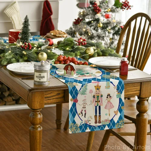 Vista 2 de Artoid Mode Camino de mesa de Navidad con diseño de cascanueces y copos de nieve con diamantes azules a cuadros, decoración estacional de invierno