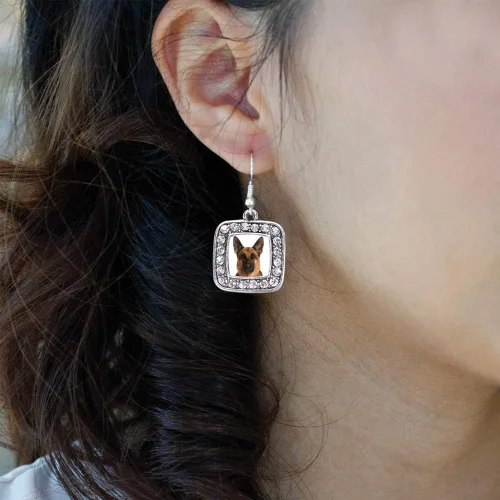 Vista 2 de Inspired Silver - Pendientes de gota de gancho francés con dije cuadrado de plata con joyas de circonita cúbica