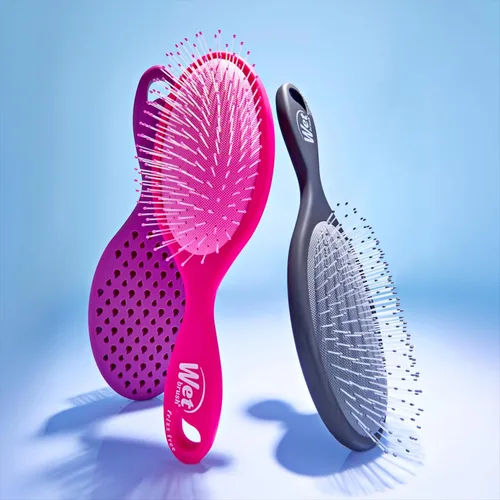 Vista 9 de Wet Brush Cepillo desenredante sin encrespamiento con tecnología iónica, negro, proporciona control de encrespamiento, reduce la estática y suaviza