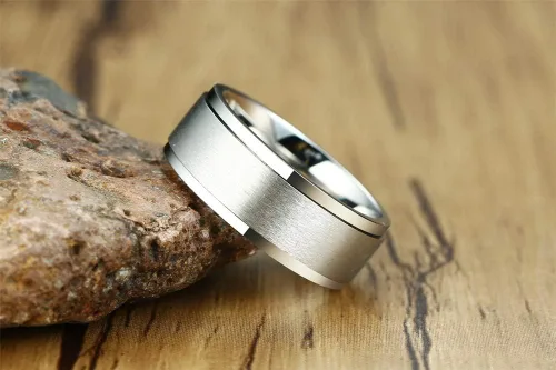 Vista 3 de MEALGUET Anillo personalizado para hombres y mujeres, anillo de boda unisex cepillado liso para hombres y mujeres, chapado en azulnegrooro, anillo