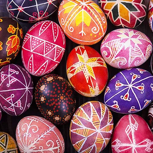 Vista 2 de Paquete de 30 huevos de plástico blanco, huevo de Pascua falso, pollo artificial para manualidades, pintura, fiesta, decoración del hogar, niños